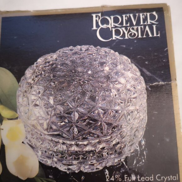 Vintage Forever Crystal Cachet/Trinket Box with 24% Full Lead Crystal - Picture 4 of 5